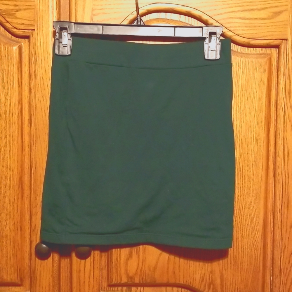 Green miniskirt Forever 21, size small